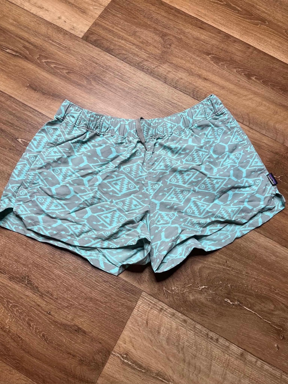 Patagonia Womens Small Ikat Fish Drifter Gray Print Barely Baggies 2.5" Short
